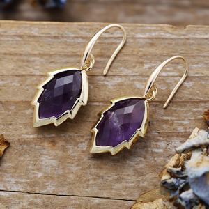 Pendientes colgantes de lapislázuli azul con engaste en tono dorado para uso diario - Product Image 3