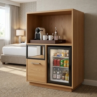 Mini-bar d'hôtel en chêne blanc avec porte vitrée, mini-réfrigérateur, 3 tiroirs, station à thé ouverte, meuble de rangement moderne pour chambre d'hôtes