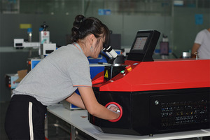 Gioielli Microscopio Spot Macchina di Saldatura <span class=keywords><strong>Laser</strong></span> 150W Oro Ha Riempito I Monili <span class=keywords><strong>Laser</strong></span> Saldatore Cina Tutto Saldatura e Che Unisce Compiti 1064nm - Product Image 6