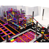 Centre de divertissement amusant pour aire de jeux intérieure familiale pour tous les âges, y compris trampoline, toboggan, jeux de balle, balançoire, etc.