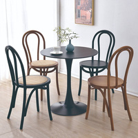 Chaise de salle à manger empilable classique en résine imitation bois, durable, pour événements, vente en gros