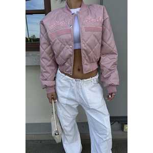 เสื้อแจ็คเก็ตสตรีสีชมพูพาสเทลพิมพ์ลายสไตล์วิทยาลัย - Product Image 4