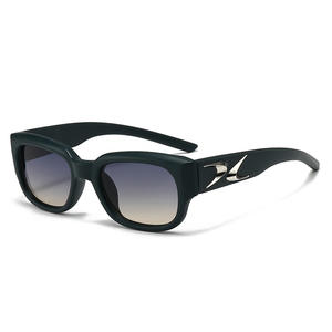 แว่นกันแดดทรงสี่เหลี่ยมอินเทรนด์สำหรับทุกเพศวัสดุพีซี ยูวี 400 ประเภทการป้องกัน 3 ระดับ แว่นกันแดดแบบเต็มกรอบ Yc11210 D5 - Product Image 2