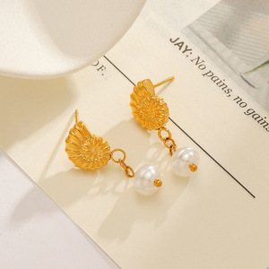 ต่างหูห้อยเคลือบทองพร้อมมุกและเปลือกหอยสำหรับผู้หญิงสวมใส่ได้ทุกวัน - Product Image 3