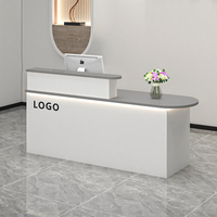 Comptoir de réception de salon de beauté au style luxueux et haut de gamme, simple et moderne, pour petite boutique commerciale