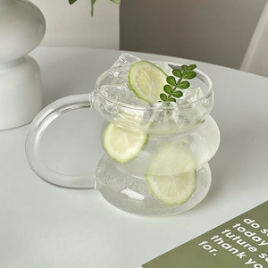 Tasse <span class=keywords><strong>en</strong></span> <span class=keywords><strong>verre</strong></span> empilable créative <span class=keywords><strong>en</strong></span> borosilicate avec poignée, motif <span class=keywords><strong>gourde</strong></span>, transparente, à couches ondulées, pour café glacé et <span class=keywords><strong>thé</strong></span> au lait - Product Image 1