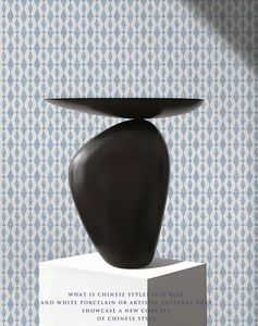 Papel Tapiz Geométrico Ondulado Sin Tejer, Revestimiento de Pared con Patrón de Rombos Azules y Blancos, Transpirable y Duradero, para Dormitorio/Sala de Estar - Product Image 1