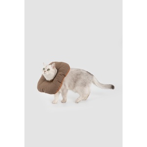 Collier de récupération ajustable pour chat et coussin de cou anti-morsure pour chiens et chats, modèle Custom Soft Toast Pet Cone - Product Image 1
