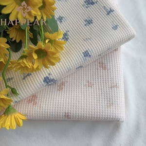 Tissu tricoté gaufré TC HAPPEAK, imprimé floral vintage, idéal pour pyjamas et ensembles élégants – Meilleures ventes - Product Image 3