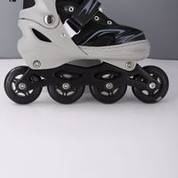 Vente en gros de patins à roulettes à une rangée personnalisés pour enfants avec une boucle en nylon sécurisée adaptée aux patins à roulettes des débutants