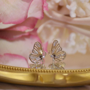 Orecchini a farfalla eleganti in stile fata, gioielli per le orecchie da donna, per uso quotidiano, feste, outfit casual, idea regalo - Product Image 1