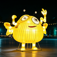 Lanternes décoratives personnalisées au design coloré de créatures de dessins animés pour les rues piétonnes commerciales, les parcs, les places et les sites événementiels