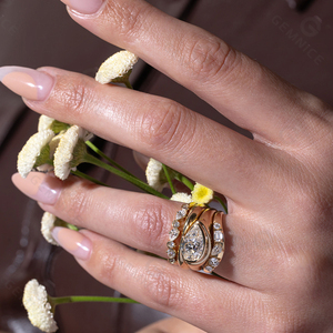 Anillo Gemnel Triplet Droplet de Plata de Ley 925 con Diamantes en Forma de Pera, Media Engastura y Banda de Oro de 14K - Product Image 6