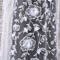 Tissu de dentelle de tulle brodé de perles florales 3D de luxe avec sequins pour robe de mariée, robe de soirée