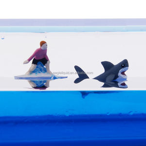 <span class=keywords><strong>Bateau</strong></span> insubmersible dans une boîte, jouet flottant en forme de navire de croisière, presse-papiers à vague liquide, décoration de bureau avec garçon surfeur et <span class=keywords><strong>requin</strong></span> - Product Image 2