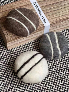 Savon Solide Artisanal Personnalisé en Feutre de Laine avec Logo/Motif, Écologique et Réutilisable pour l'Entretien Quotidien - Product Image 2