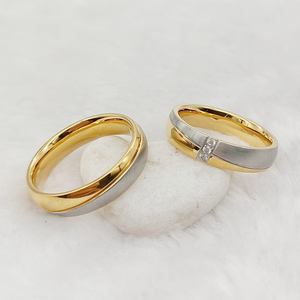 Set di 2 Anelli di Fidanzamento e Matrimonio Tedeschi-Turchi per Coppie, Placcati in Oro 24k, Gioielli Africani, Regali per Anniversario - Product Image 1