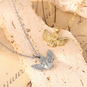 Collana in Stile Lusso Leggero Europeo e Americano, Nuovo Ciondolo Angelo Tridimensionale Carino, Collana Retrò Metallica da Donna - Product Image 1