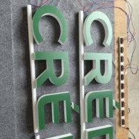 Panneau de signalisation en acier inoxydable 304, finition peinte et laminée, pour enseignes de chaînes de magasins, achat en gros, commande répétée, qualité stable, signalétique commerciale
