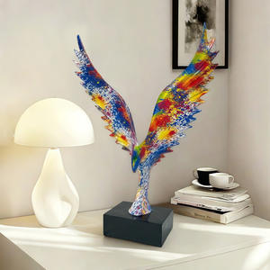 Decoración Moderna para Sala de Estar y Estudio, Vinoteca Creativa, Figura de Arte Popular Esculpida en Resina Epoxi con Diseño de Ala de Dapeng, Venta al Por Mayor - Product Image 1