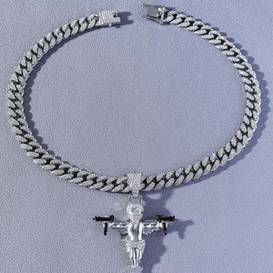 Collar con Colgante Temático de Dos Pistolas de Acordeón, Diseño de Ángel Bandido, Chapado en Oro de 14K, Aleación de Zinc Personalizada, Estilo Bling Completo, Cadena Cubana Bicolor para Fiesta - Product Image 6