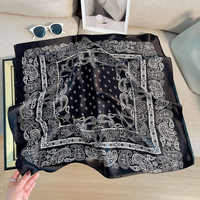 Nouveaux produits carré mince belles femmes cou écharpe 100% foulards en soie personnalisé soie châle écharpe pour les vacances