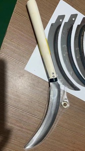 Faucille agricole en acier au carbone avec manche en bois de type japonais pour la récolte en Moyen-Orient - Product Image 3