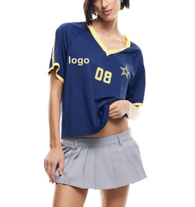 Magliette Sportive da Donna con Logo Personalizzato, Manica Corta, Scollo a V, Traspiranti e Sostenibili, Stile Maglia da Calcio, Produttore di Top - Product Image 1