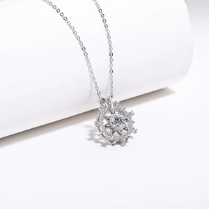 Collana con ciondolo a forma di stella e fiocco di neve per donna, gioielli semplici e alla moda, regalo per l'uso quotidiano - Product Image 2