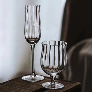 <span class=keywords><strong>Copas</strong></span> de cóctel Coupe acanaladas con cristal de borde dorado con tallos Juego de <span class=keywords><strong>copas</strong></span> de vino - Product Image 5