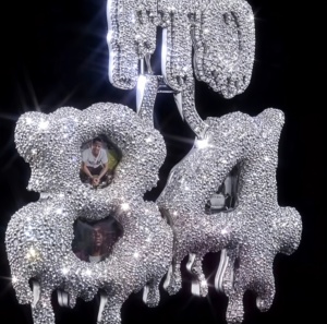 Colgante personalizado con varios estilos de personalización, diamantes de moissanita VVS con incrustaciones, chapado en oro sobre plata de ley 925, pasa la prueba del diamante. - Product Image 3