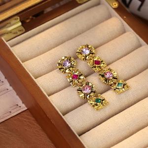 Pendientes Pequeños de Cristal con Incrustaciones de Cristal de Colores, Estilo Vintage, de Lujo, de Alta Calidad, Populares y Exagerados, para Mujer, Marca Evergreat - Product Image 4