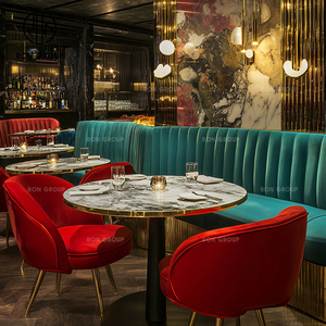 Tavolo Rotondo di Lusso con Piano in Marmo per Hotel Commerciali, Arredamento per Caffè e Ristoranti in Velluto Rosso e Verde, Tavolo e Sedia, Divano e Posti a Sedere - Product Image 3