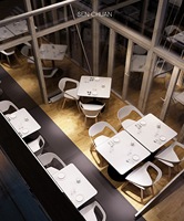 Table de café carrée moderne avec plateau en stratifié de chêne et base en métal noir