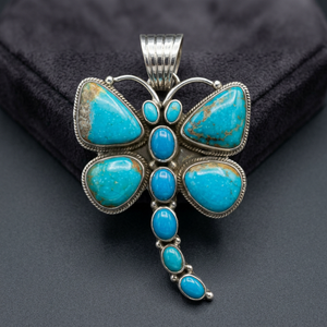 Pendentif Papillon Mignon Fait Main en Argent Sterling 925 de Haute Qualité avec Pierre Précieuse Turquoise Mohave Naturelle et Chaînes Fines - Product Image 3