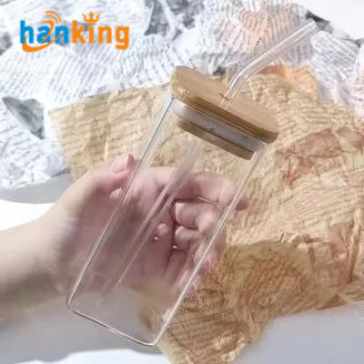 Tasse transparente avec paille en verre et couvercle en bambou