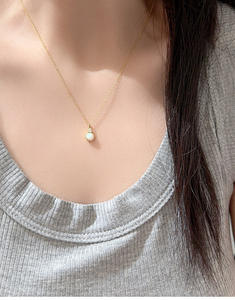 Collar con colgante redondo de ópalo azul chapado en oro sobre plata de ley 925, con detalles delicados de circonita cúbica, joyería minimalista para mujer. - Product Image 4