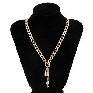Inspire Jewelry - Collar de cadena con colgante de llave y bola de acero inoxidable para hombre, chapado en oro de 18 quilates, <span class=keywords><strong>minimalista</strong></span> - Product Image 1
