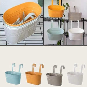 Ventes en gros de pots de fleurs suspendus pour balcon extérieur, jardinières en acier galvanisé pour balustrade avec crochets amovibles, possibilité de personnaliser les couleurs - Product Image 2