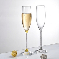 Flûte à champagne élégante avec logo personnalisé, design diamant, verre soufflé à la main, pied creux doré, pour les fêtes