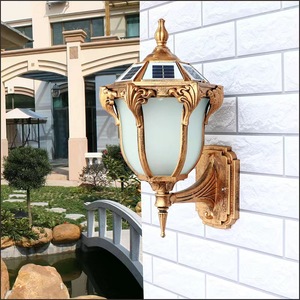 Lampe murale solaire LED extérieure en alliage d'aluminium, lumière blanc chaud 3500K, étanche, montage mural, garantie 10 ans, verre trempé - Product Image 4