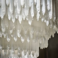 Lustre linéaire moderne de luxe en cristal de sélénite naturelle, vente en gros, production OEM, directement de l'usine, pendentif en sélénite multicouche