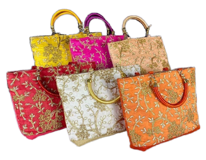 Bolso de Mano RANGRATA, Hecho a Mano en India, de Seda Vintage con Bordado y Perlas, para Bodas, Fiestas de Año Nuevo, Uso Nocturno - Product Image 1