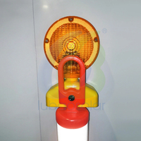 Vente en gros directe usine : Feu de signalisation LED pour barricade LB-5100US, alimenté par batterie, étanche IP54, autonomie 150 heures, pour travaux routiers