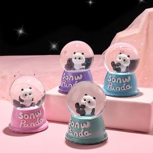 Boule de cristal en forme de flocon de neige avec motif de dessin animé lumineux, ornements en verre, jouets pour enfants, cadeaux de mariage et d'anniversaire, vente en gros - Product Image 4