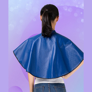 Cape de coiffure courte imperméable et anti-adhésive de haute qualité, teinte à l'huile, pour salon de coiffure et maquillage, avec logo - Product Image 3