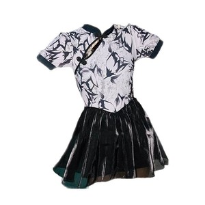Traje de baño de una pieza para mujer, estilo retro, tipo vestido de té, estilo cheongsam chino, estampado, cuello en V, color negro. - Product Image 3