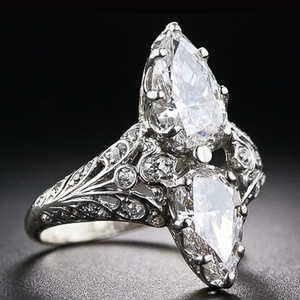 Anello con Doppia Pera Decorativa per Donne, Accessorio Creativo per Feste e Matrimoni, Regalo di Moda - Product Image 2
