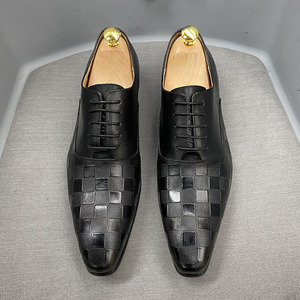 Chaussures Oxford italiennes luxueuses pour hommes, en cuir véritable, à lacets, avec imprimé à carreaux tendance, blanches, pour mariage. - Product Image 6