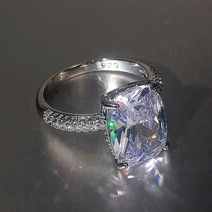 Anello classico a quattro punte con zircone bianco, elegante anello di fidanzamento alla moda, gioiello regalo. - Product Image 3